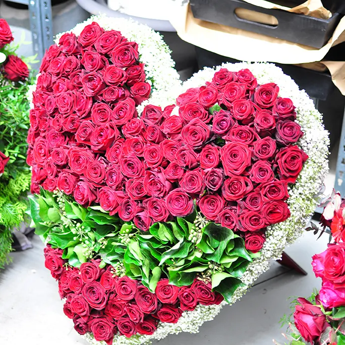 Herz aus roten Rosen